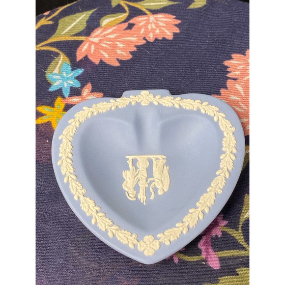 Vintage Wedgwood Blue Jasperware Spade-shaped Ashtray - Picture 6 of 12